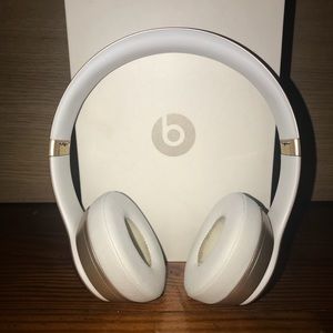 Beats solo2 wireless